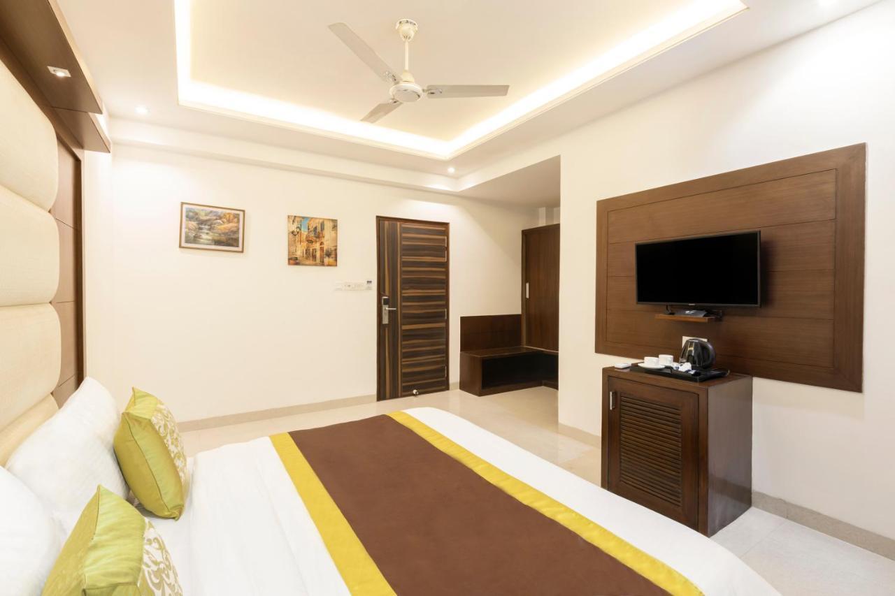 Hotel Star By Star Group- Near Delhi Airport นิวเดลี ภายนอก รูปภาพ