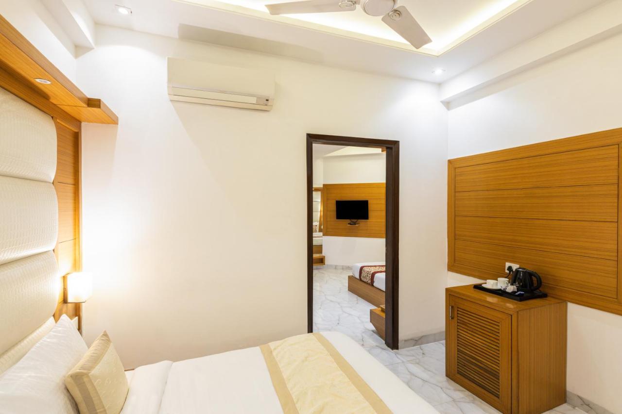 Hotel Star By Star Group- Near Delhi Airport นิวเดลี ภายนอก รูปภาพ