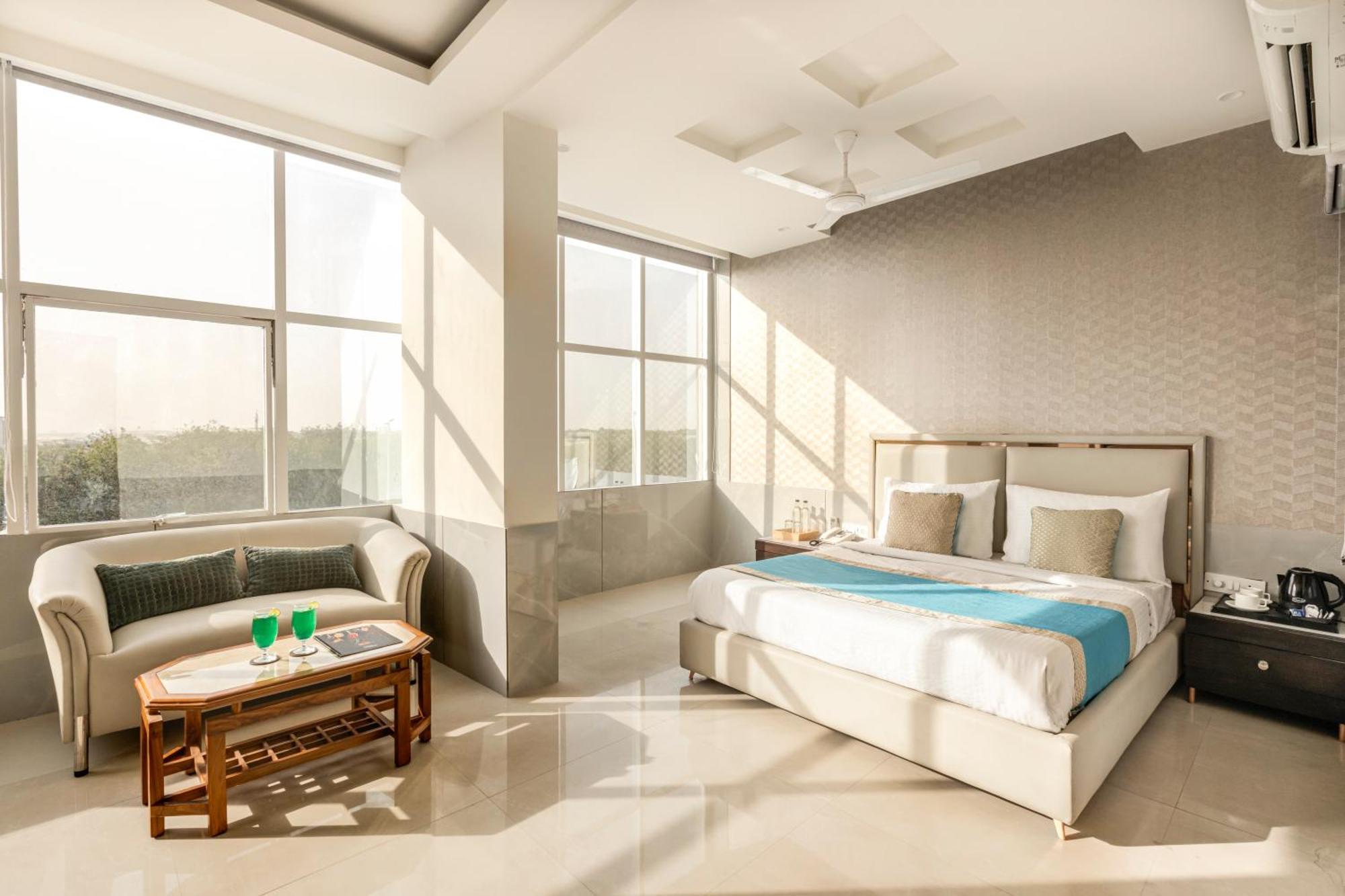 Hotel Star By Star Group- Near Delhi Airport นิวเดลี ภายนอก รูปภาพ