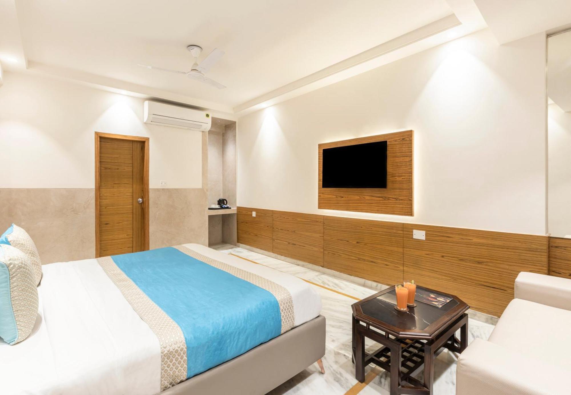 Hotel Star By Star Group- Near Delhi Airport นิวเดลี ภายนอก รูปภาพ