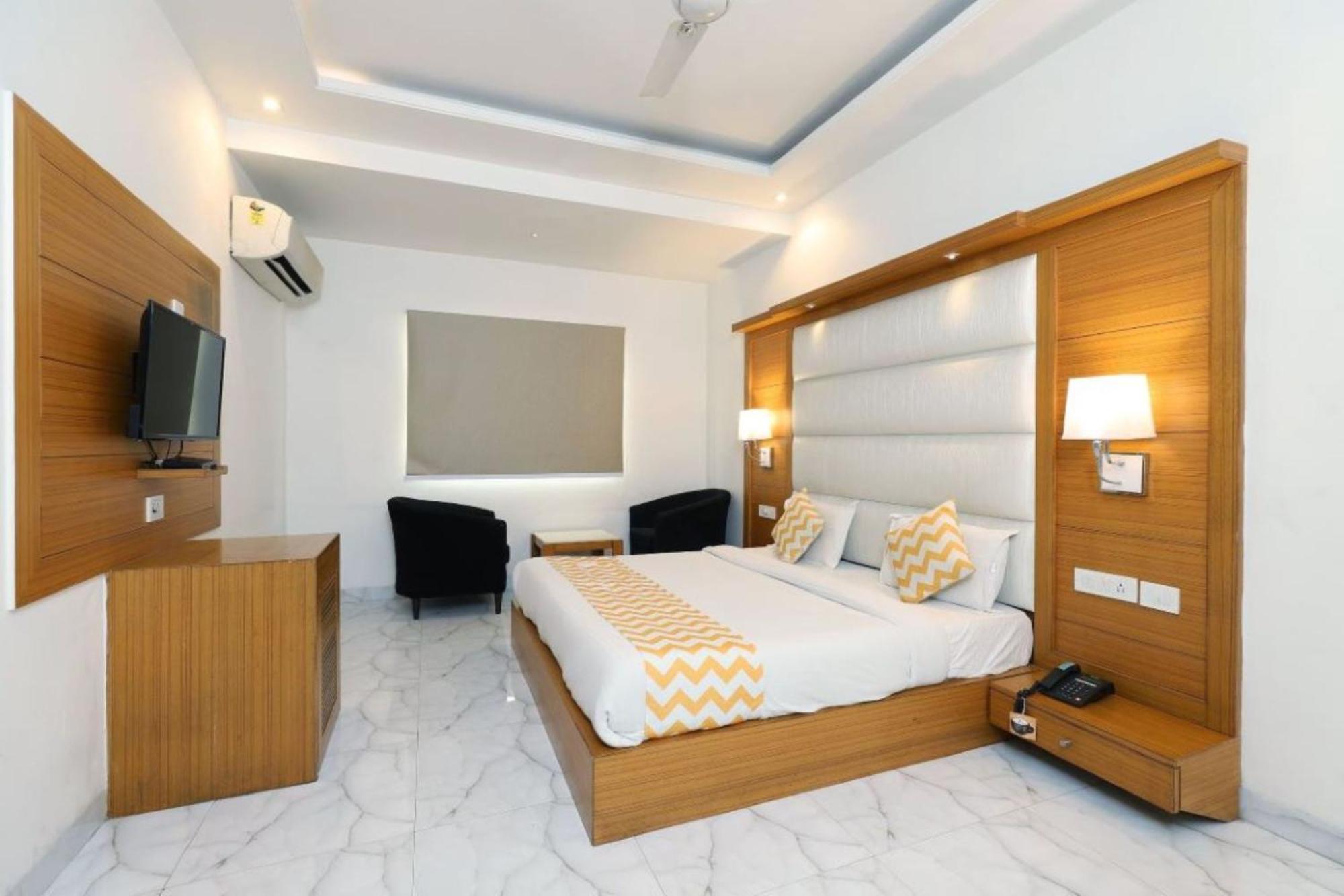 Hotel Star By Star Group- Near Delhi Airport นิวเดลี ภายนอก รูปภาพ