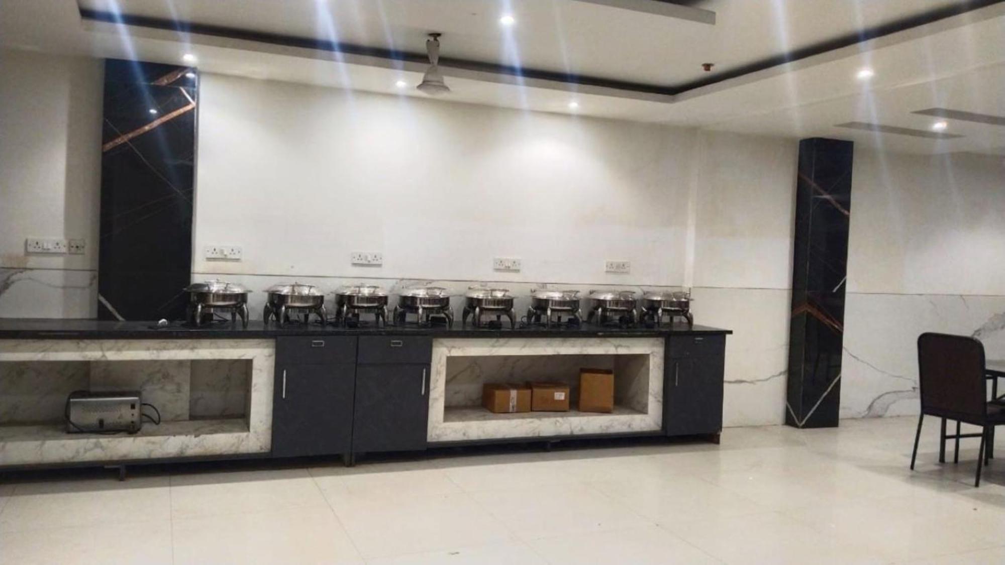 Hotel Star By Star Group- Near Delhi Airport นิวเดลี ภายนอก รูปภาพ