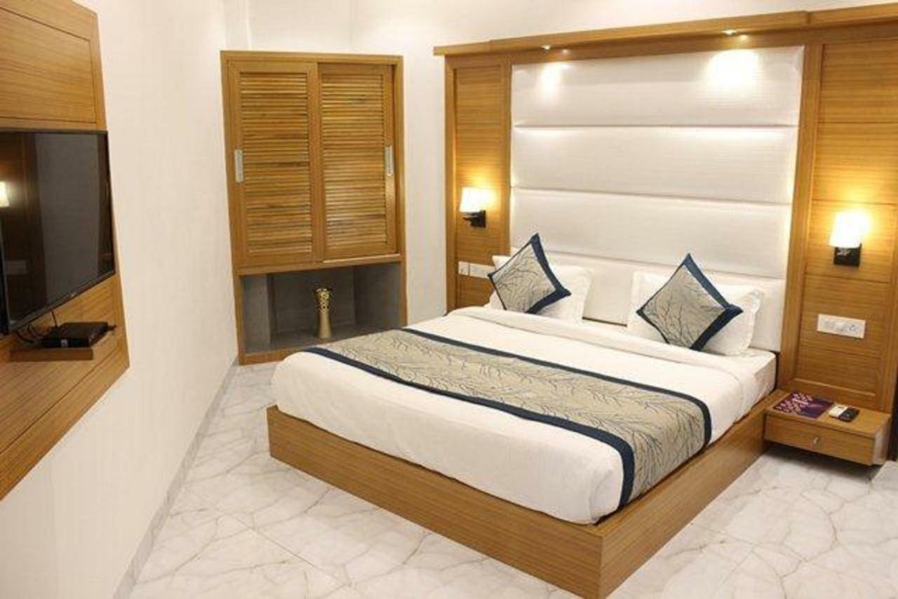 Hotel Star By Star Group- Near Delhi Airport นิวเดลี ภายนอก รูปภาพ