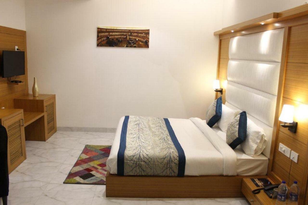 Hotel Star By Star Group- Near Delhi Airport นิวเดลี ภายนอก รูปภาพ