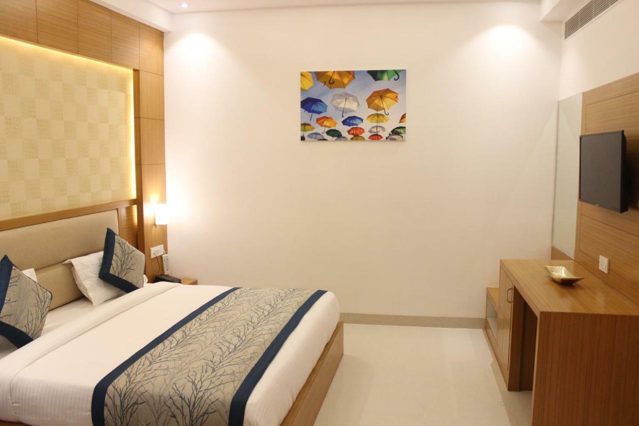 Hotel Star By Star Group- Near Delhi Airport นิวเดลี ภายนอก รูปภาพ